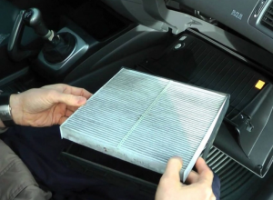 Tại Sao Cần Thay Lọc Gió Điều Hòa Mới Cho Xe Mercedes